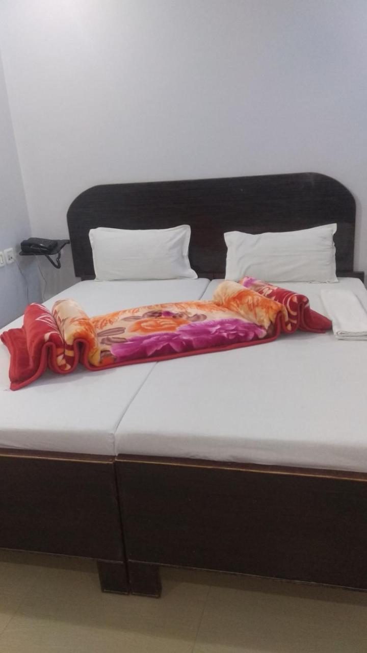 Hotel Giriraj Inn Varanasi Exterior photo